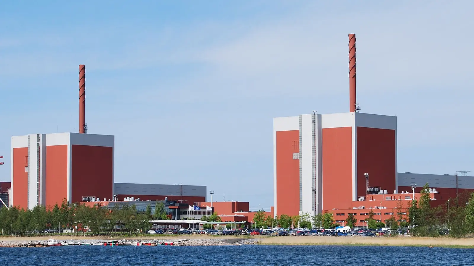 Centrală nuclearoelectrică cu reactoare pe malul mării